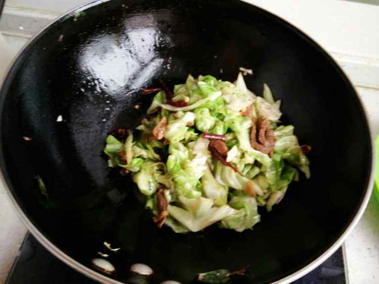 瘦肉炒甘蓝步骤6