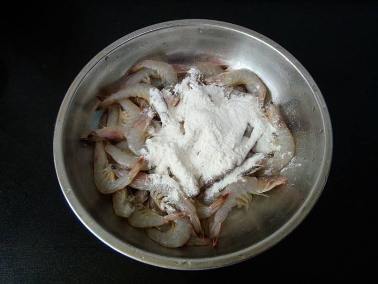 酥炸白条虾步骤3