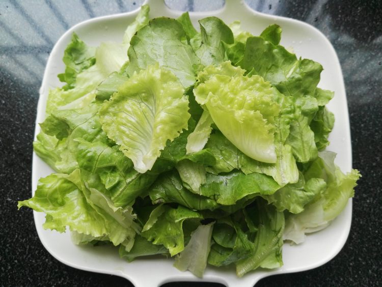 麻汁拌生菜步骤2