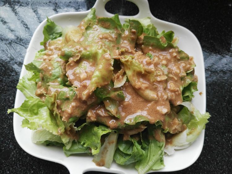 麻汁拌生菜步骤6