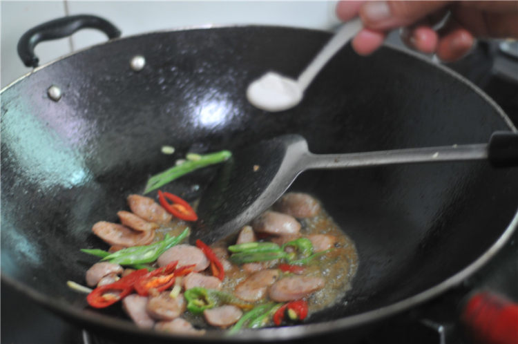 四季豆炒肉肠步骤5