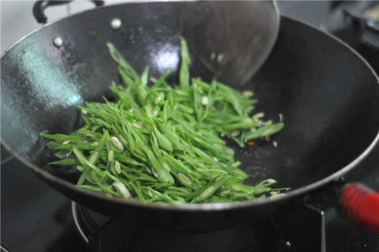 四季豆炒肉肠步骤6