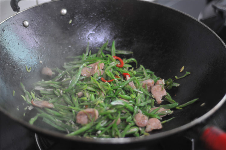 四季豆炒肉肠步骤8