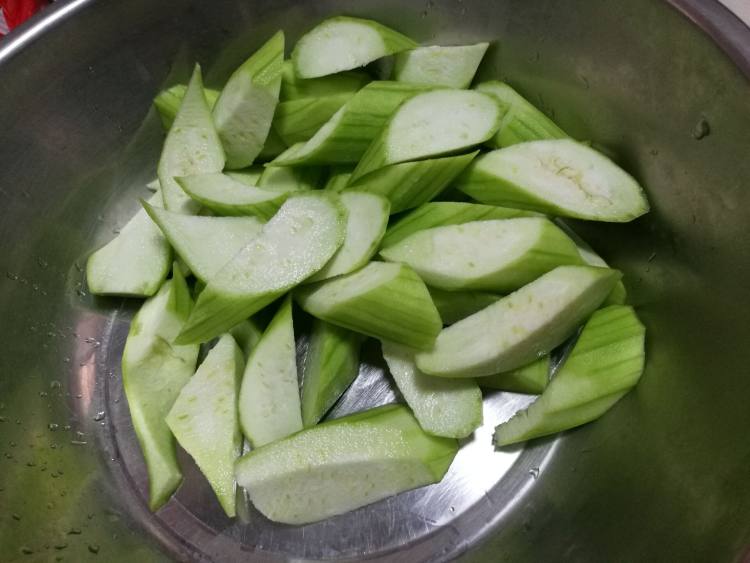 丝瓜炒荷包蛋步骤2