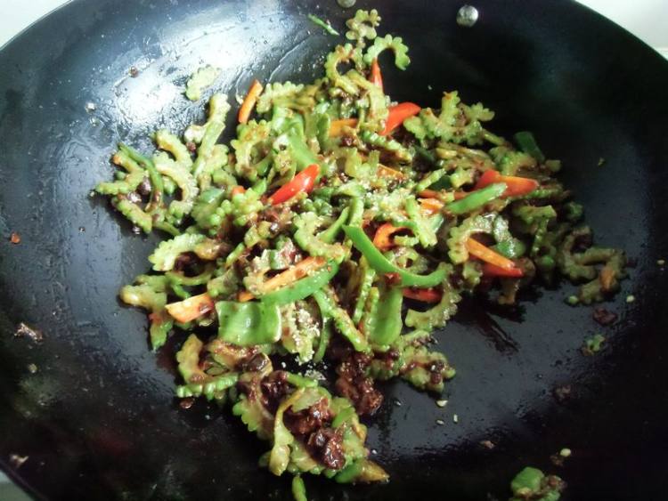 酱炒苦瓜步骤9