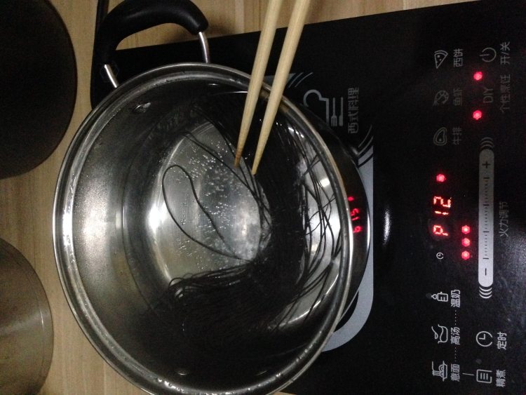 酸辣蕨根粉步骤2