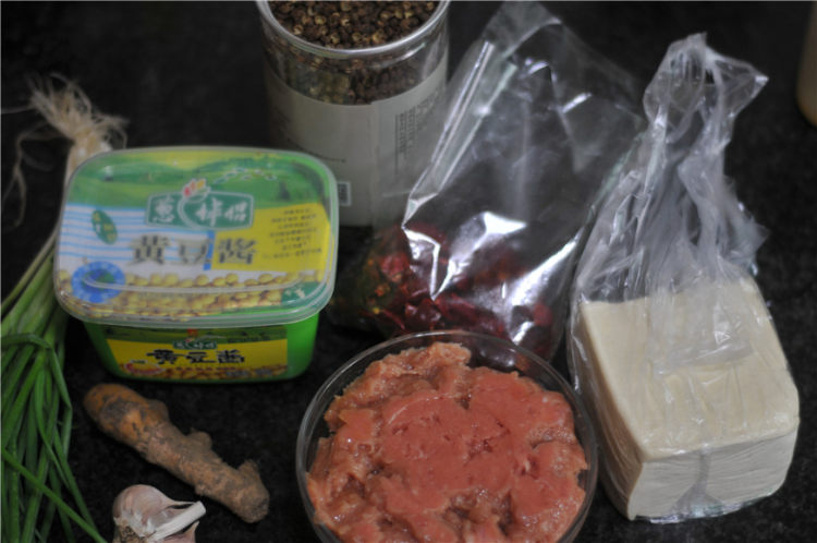 肉末豆腐步骤1