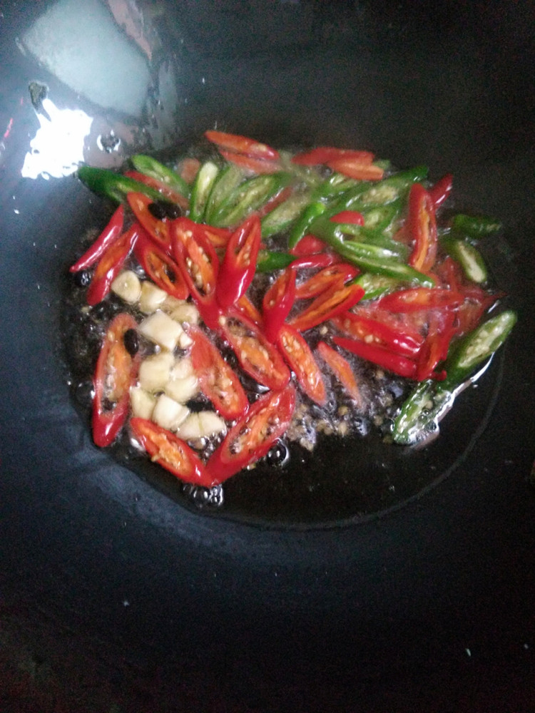 回锅肉炒豆腐皮步骤7