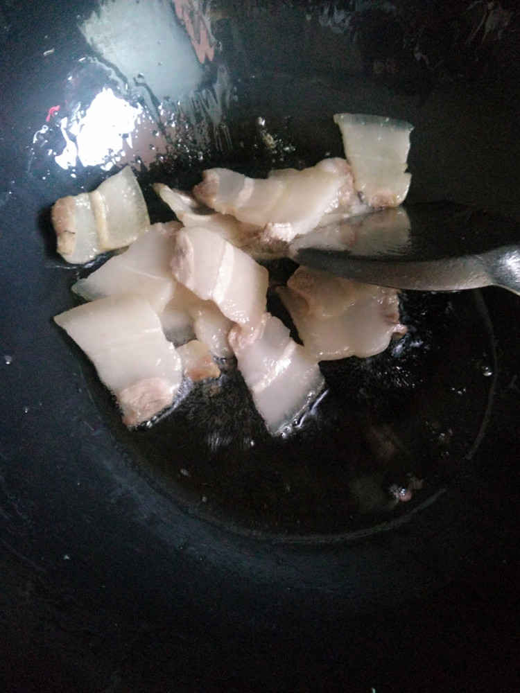回锅肉炒豆腐皮步骤6