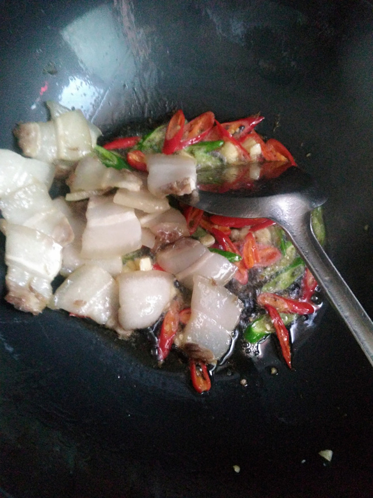 回锅肉炒豆腐皮步骤8