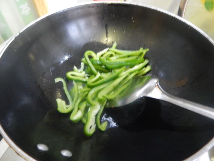 菜椒炒豆皮步骤4
