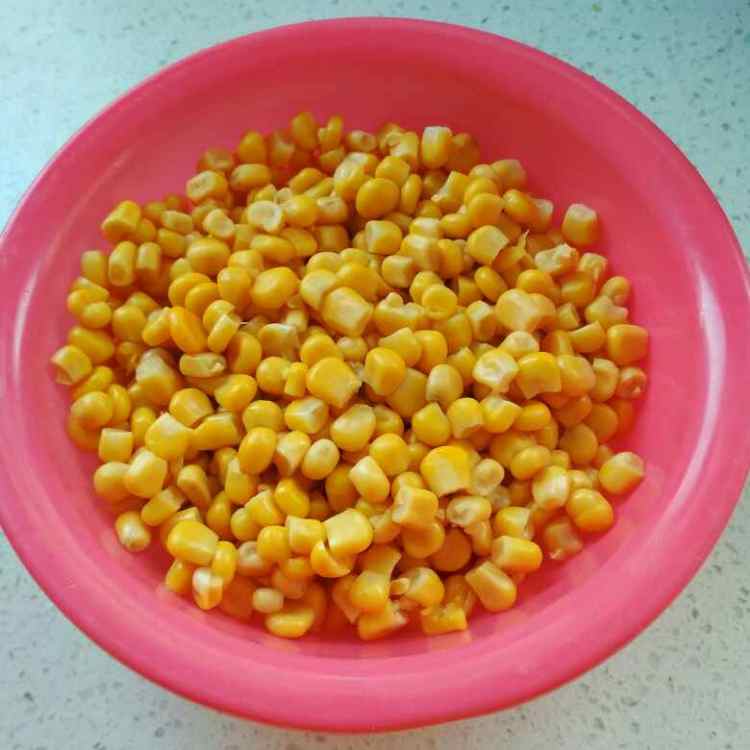香肠玉米蔬菜丁步骤1