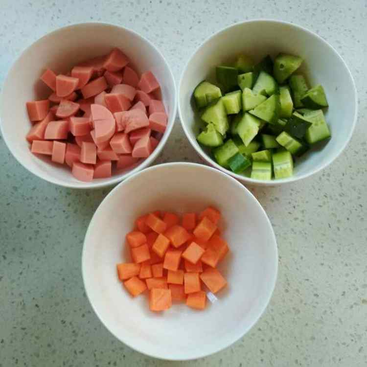 香肠玉米蔬菜丁步骤2