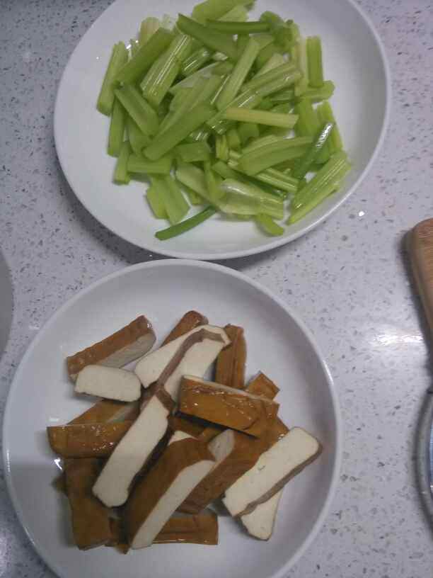 芹菜豆腐干步骤2