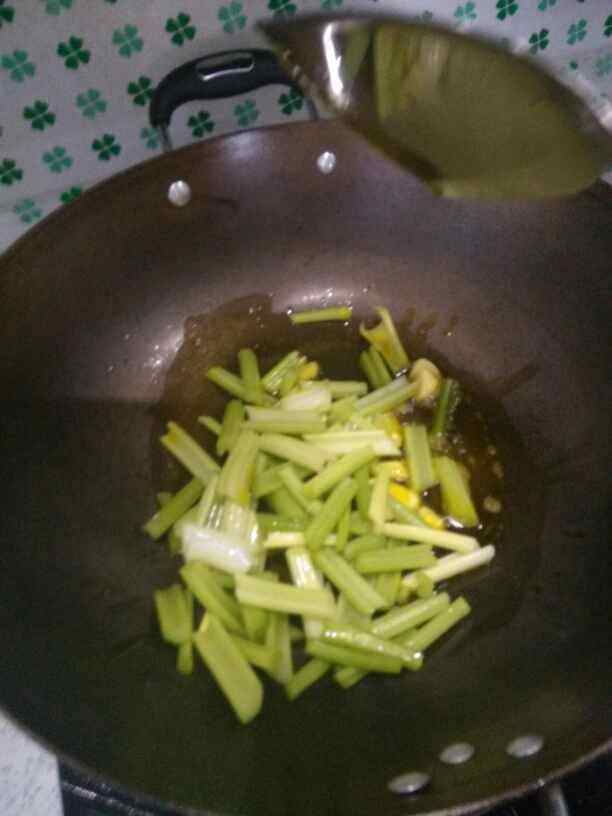 芹菜豆腐干步骤5