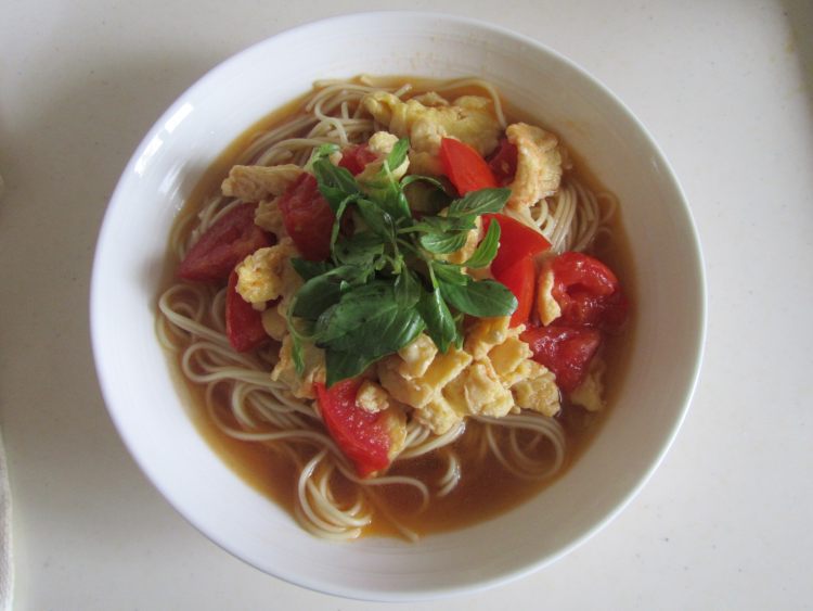 荆芥西红柿鸡蛋面步骤12