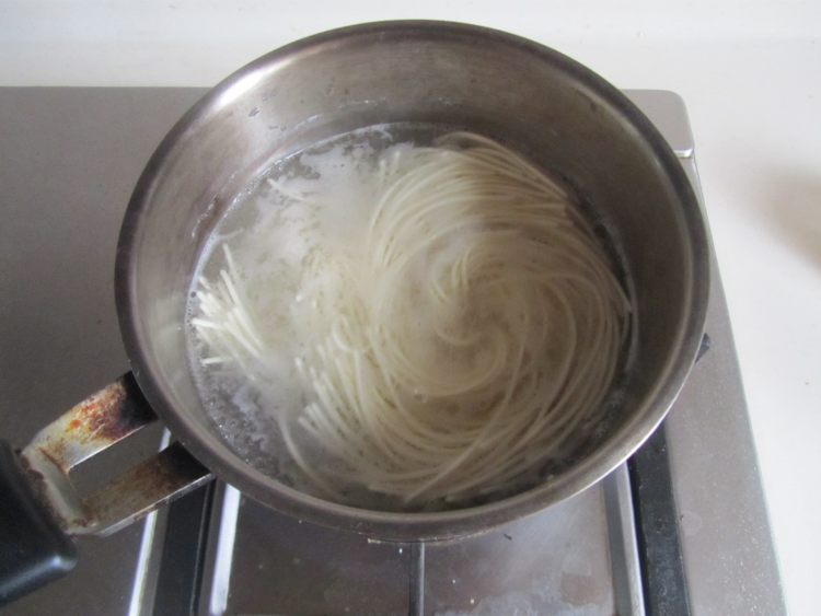 荆芥西红柿鸡蛋面步骤10
