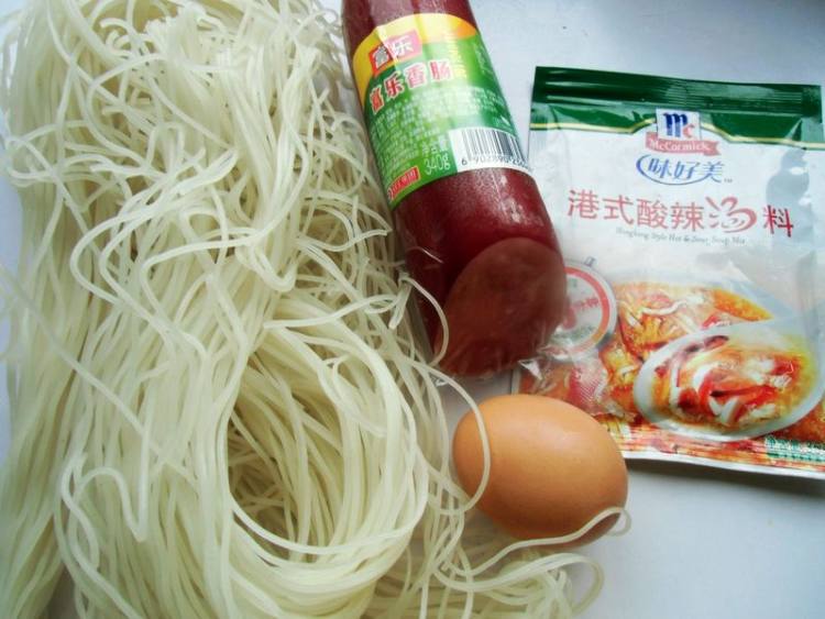 酸辣米线步骤1