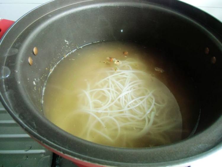 酸辣米线步骤6