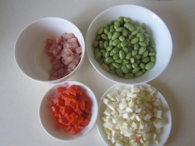 毛豆茭白炒肉丁步骤1