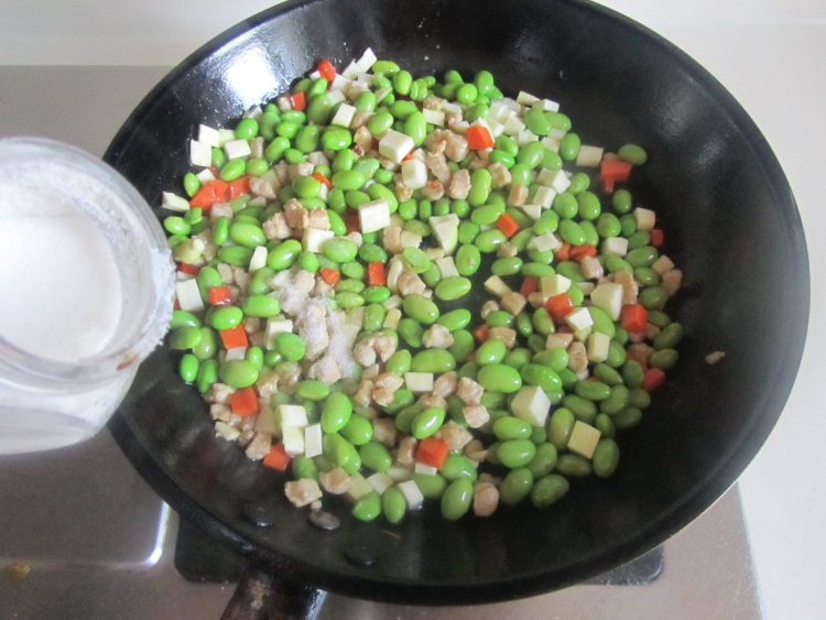 毛豆茭白炒肉丁步骤8