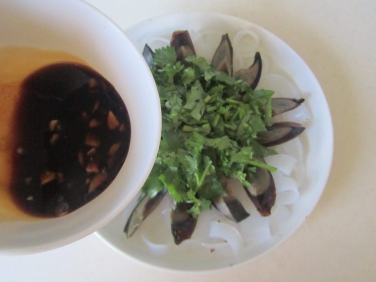 香菜皮蛋拌凉粉步骤7