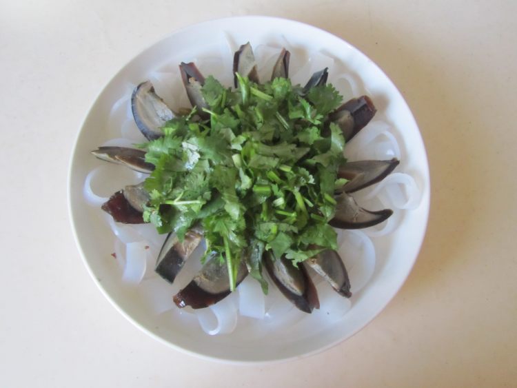 香菜皮蛋拌凉粉步骤5