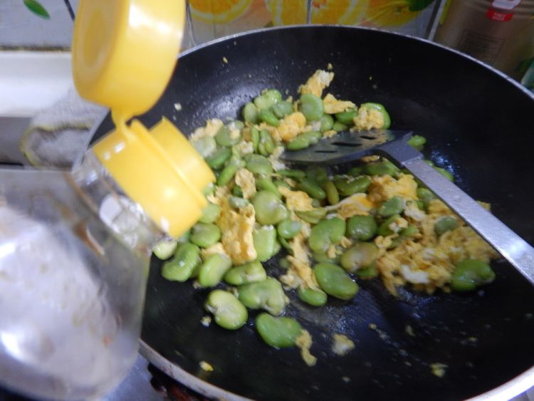 蚕豆炒鸡蛋步骤11