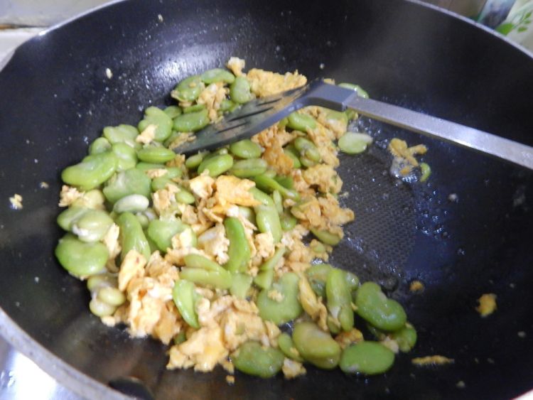 蚕豆炒鸡蛋步骤12