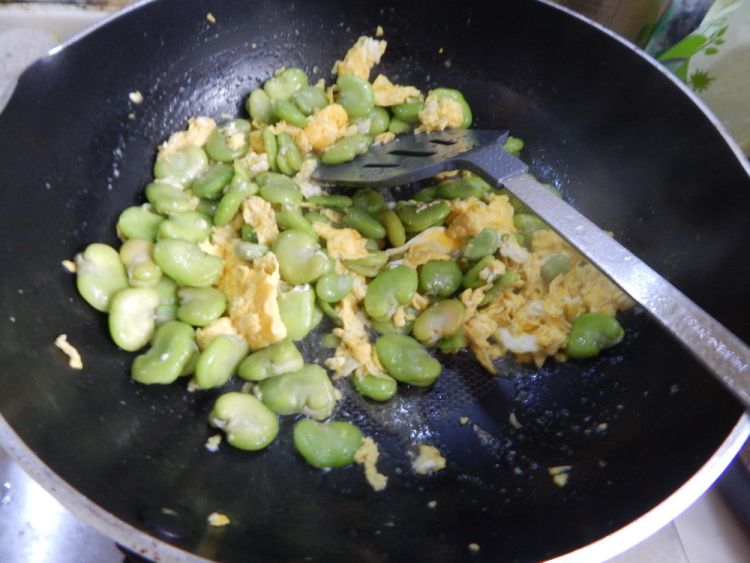 蚕豆炒鸡蛋步骤10