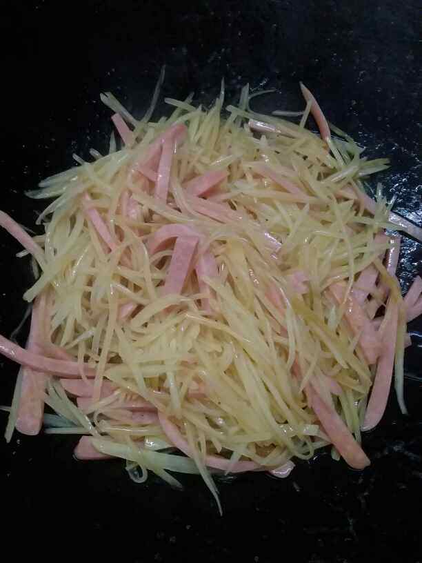 土豆丝炒火腿步骤5