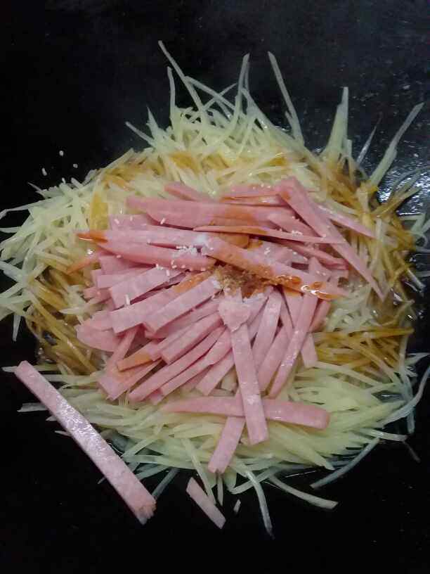土豆丝炒火腿步骤4