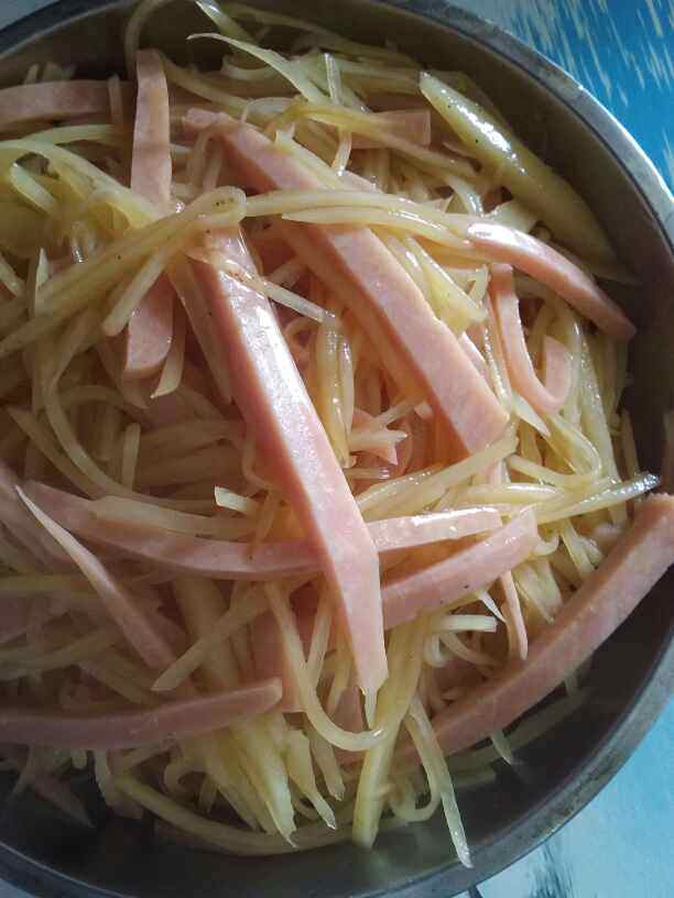 土豆丝炒火腿步骤6