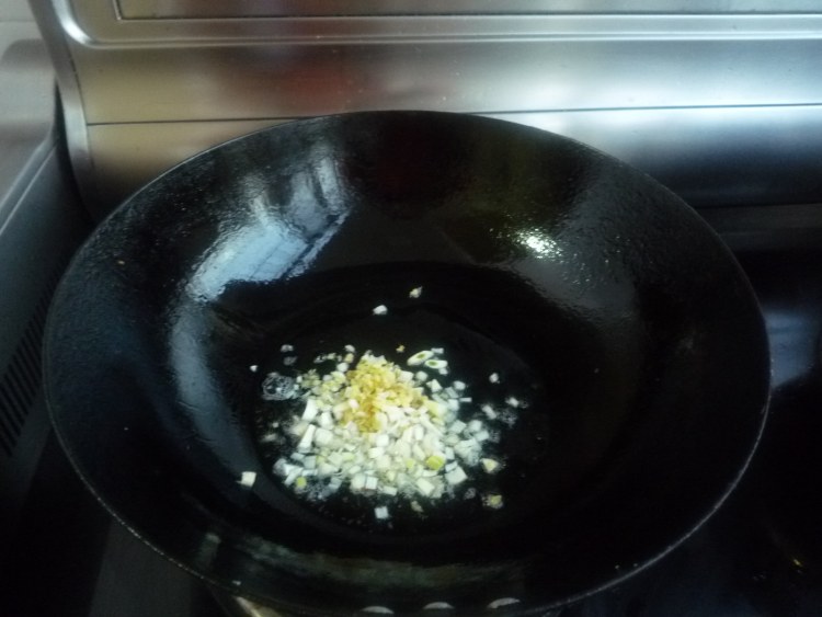 蒜苔炒鸡蛋步骤3