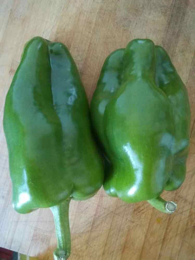 大辣椒炒火腿步骤1