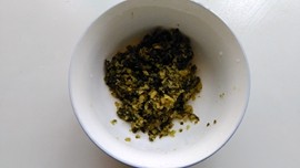 酸菜豆瓣炒肉丝步骤3