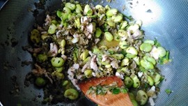 酸菜豆瓣炒肉丝步骤9
