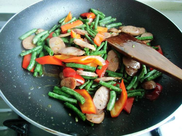 豇豆炒香肠步骤10