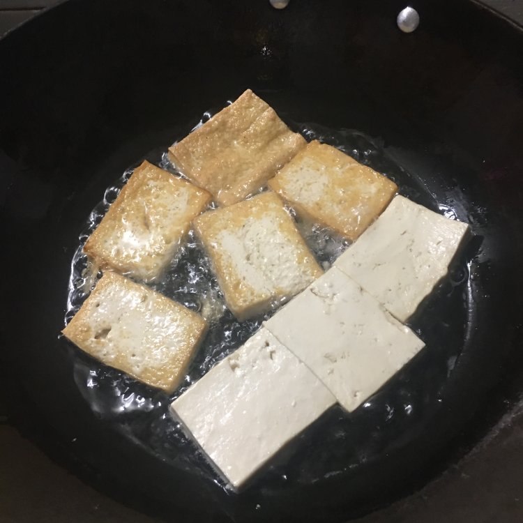 黑腐竹焖豆腐步骤3
