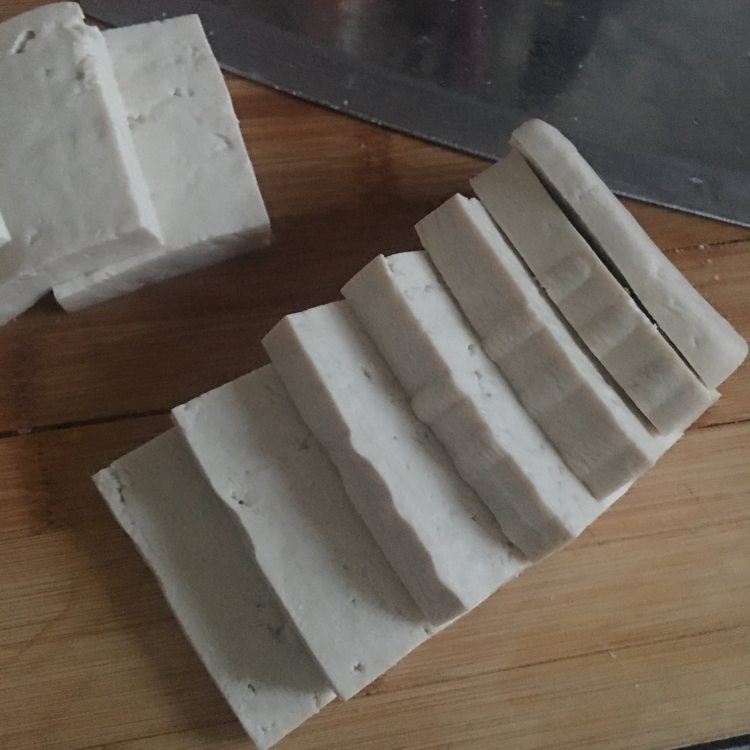 黑腐竹焖豆腐步骤2