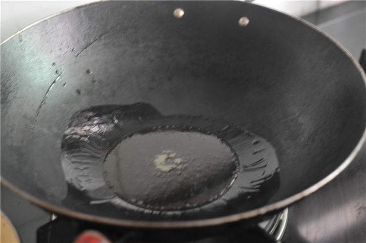 香辣双椒豆豉焖鳗鱼干步骤3