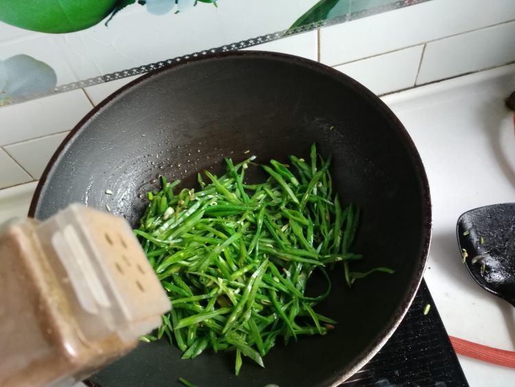 清炒扁豆丝步骤5