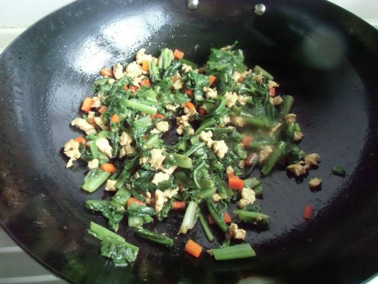 莴笋叶炒肉末步骤11