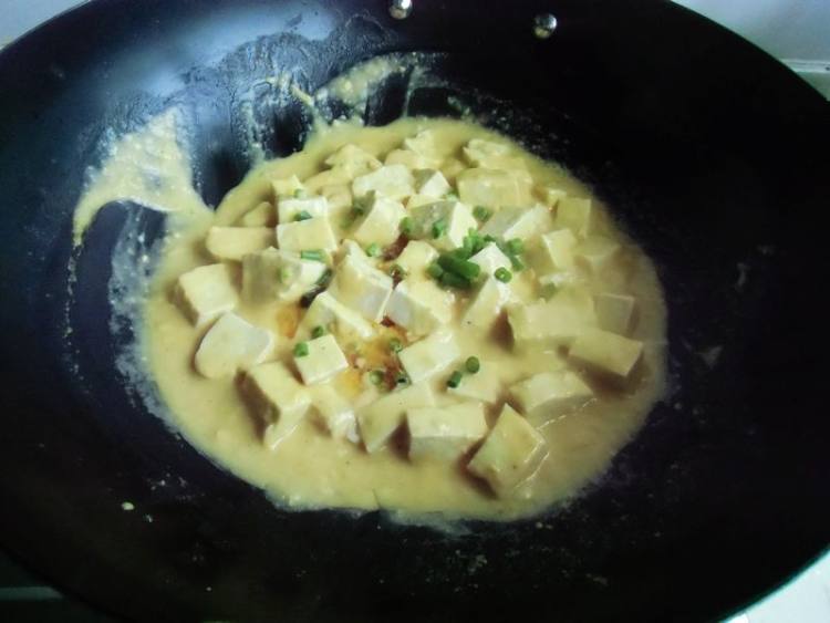 咸蛋黄烧豆腐步骤10