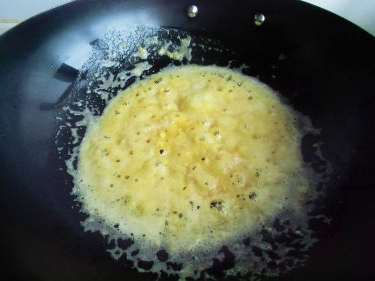 咸蛋黄烧豆腐步骤6
