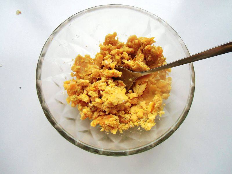 咸蛋黄烧豆腐步骤2
