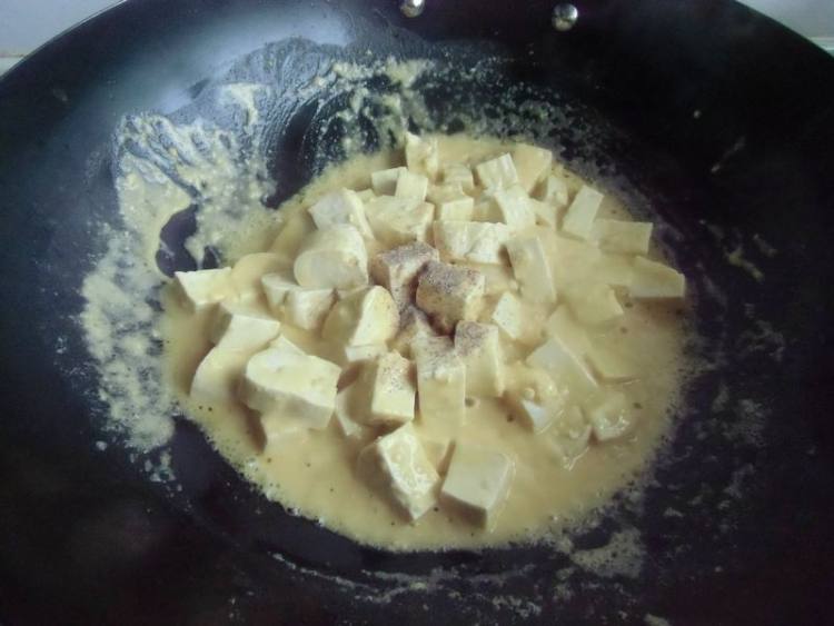 咸蛋黄烧豆腐步骤8
