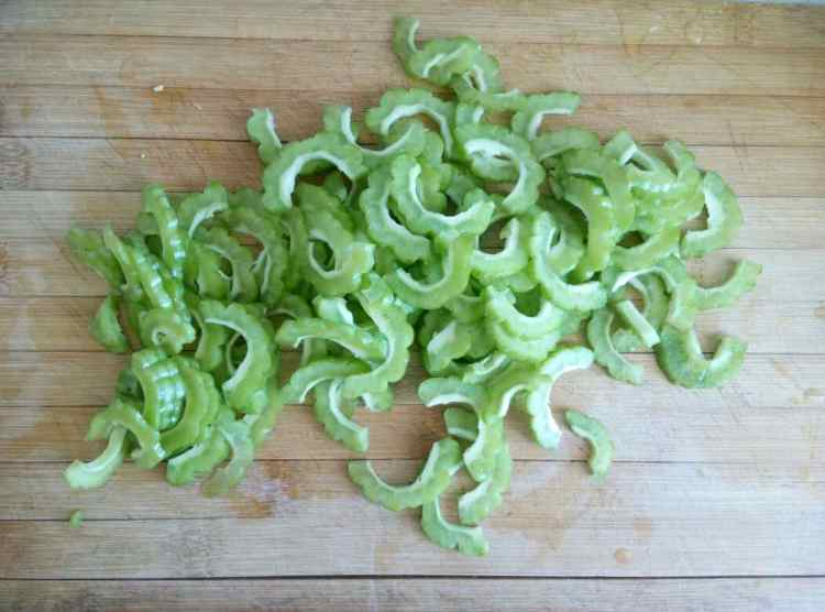肉沫苦瓜炒步骤1