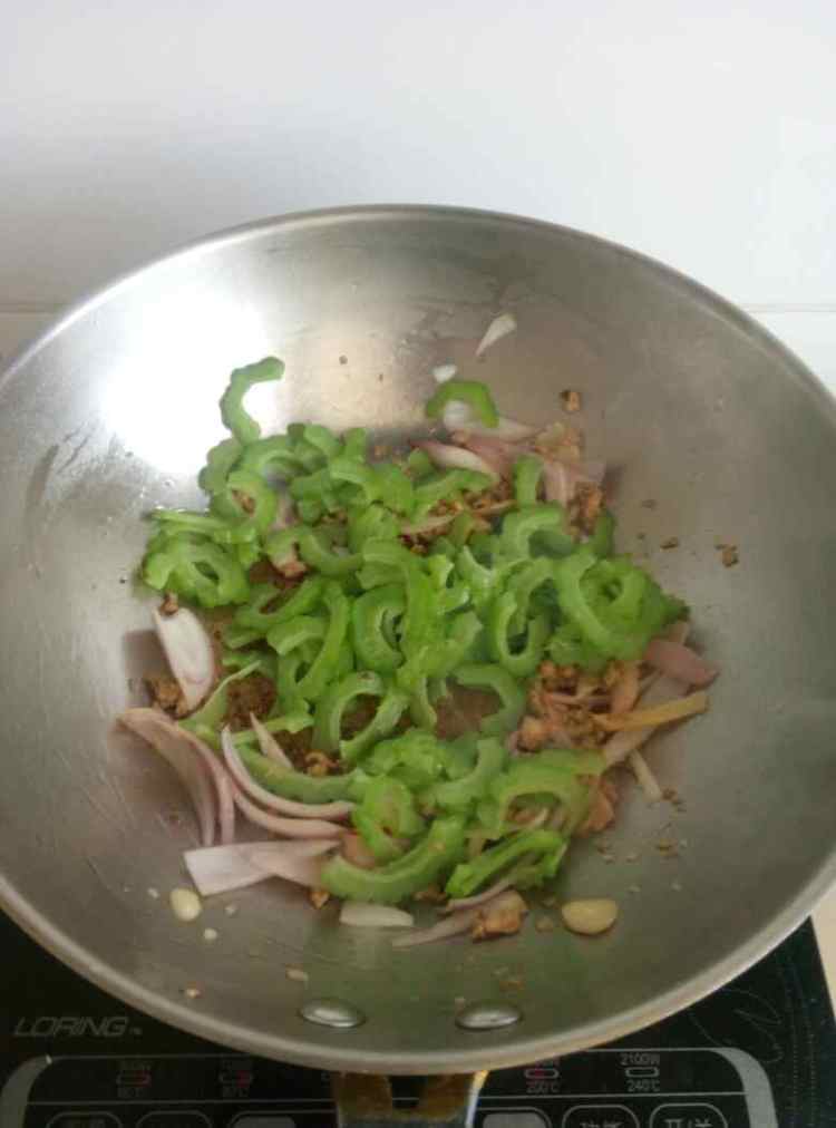 肉沫苦瓜炒步骤6