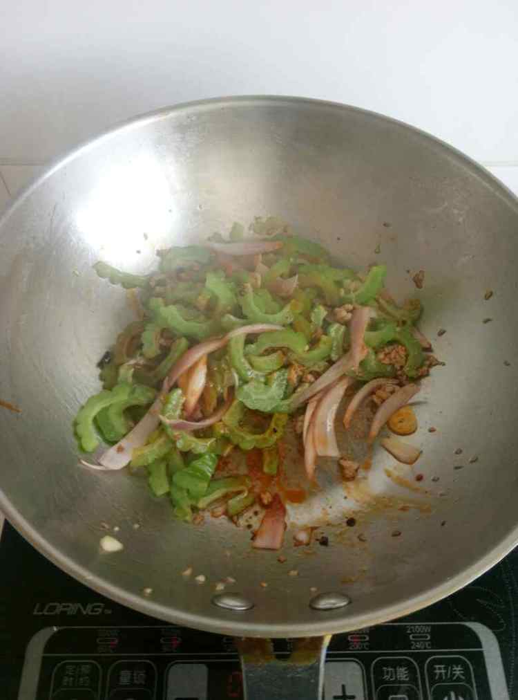 肉沫苦瓜炒步骤7
